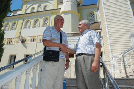 İzmir'de Sıcak Buluşma: Norveçliler Cami Ziyaret Edip Birlik Mesajı Verdi
