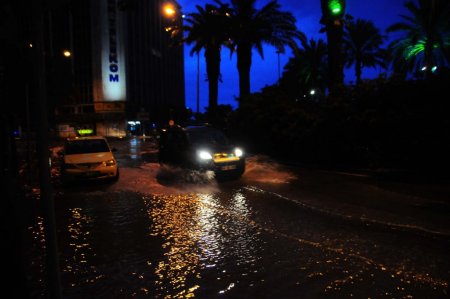 İzmir'de şiddetli yağış