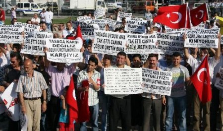 İzmir'de "sigara Yasağına Çözüm" Mitingi Düzenlendi