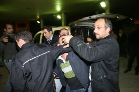 İzmir’de silahlı çatışma: 1 ölü, 3 yaralı