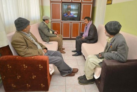 İzmir'de sokakta yaşayanlar kışın unutulmadı