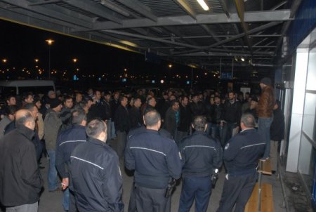 İzmir'de suç örgütüne büyük operasyon: 23 kişi gözaltına alındı