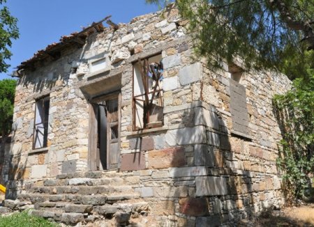 İzmir'de Tarihî Vali Kazım Paşa İlk Mektebi Restore Ediliyor