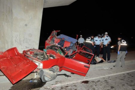 İzmir'de Trafik Kazaları: 5 Ölü,1 Yaralı