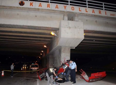 İzmir'de Trafik Kazaları: 5 Ölü,1 Yaralı
