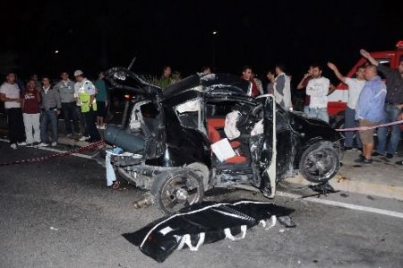 İzmir'de Trafik Kazası : 1 Ölü, 1 Yaralı
