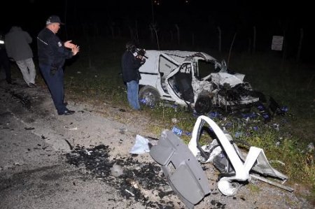 İzmir'de Trafik Kazası: 1 Ölü, 2 Yaralı