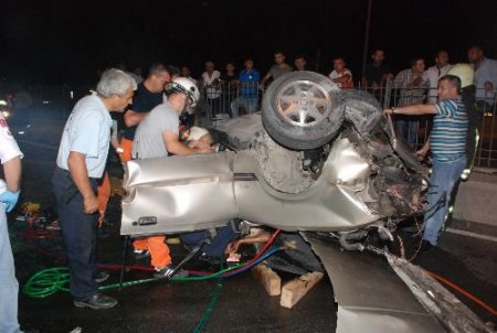 İzmir'de Trafik Kazası: 1 Ölü, 2 Yaralı