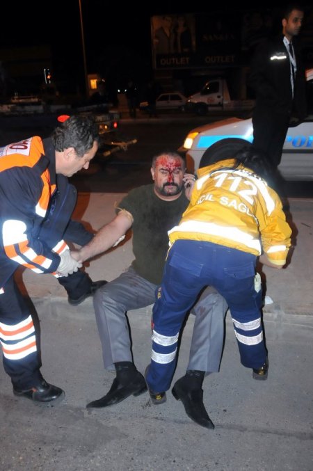 İzmir'de trafik kazası: 1 ölü, ikisi ağır 4 yaralı