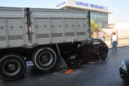 İzmir'de Trafik Kazası: 1 Ölü