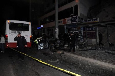 İzmir'de Trafik Kazası: 2 Ölü, 6 Yaralı