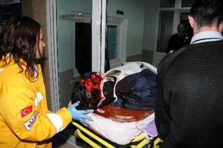 İzmir'de Trafik Kazası: 2 Ölü, 6 Yaralı