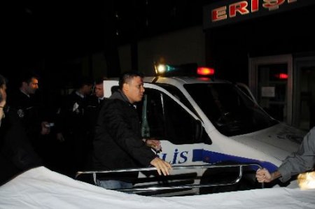 İzmir'de Trafik Kazası: 2 Polis Yaralandı