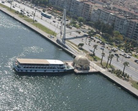 İzmir'de Trafik Sıkışıklığını Önlemek İçin Vapur Seferleri Arttırıldı