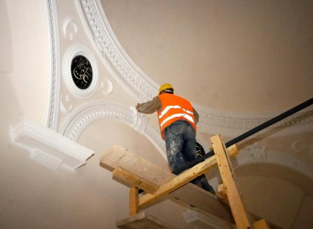 İzmir'de türbe, kilise ve sinagog restorasyonları devam ediyor