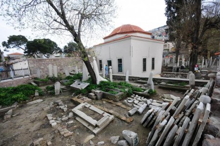 İzmir'de türbe, kilise ve sinagog restorasyonları devam ediyor