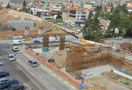 İzmir'de Uçan Yol'un dörtte biri bitti