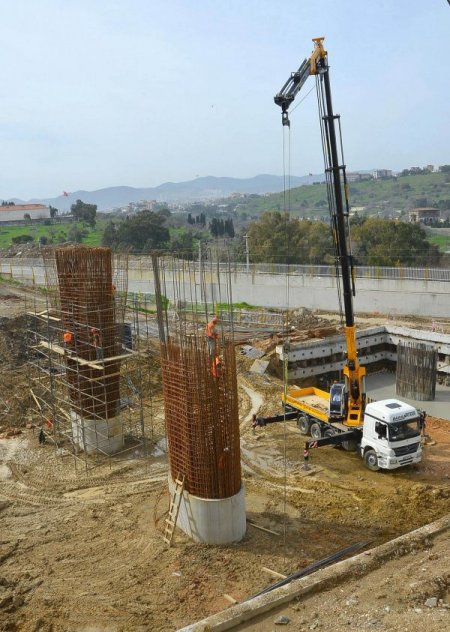 İzmir'de Uçan Yol'un dörtte biri bitti