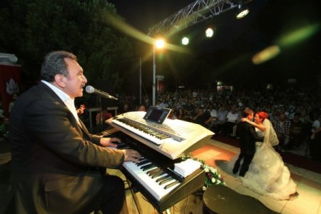 İzmir'de 'Ümit Besen Nikâh Dairesi' Açıldı
