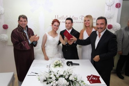 İzmir'de 'Ümit Besen Nikâh Dairesi' Açıldı