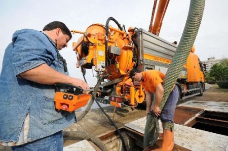 İzmir'de Yağmurlara Hazırlık İçin Kanal Temizlikleri Devam Ediyor