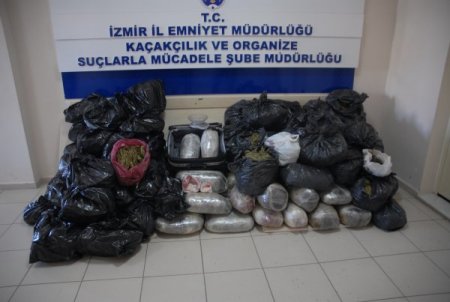 İzmir’de yaklaşık 270 kilo esrar ele geçirildi