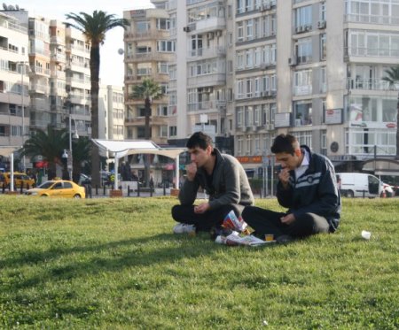 İzmir'de yazdan kalma bir gün yaşanıyor