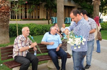 İzmir'de 'yetmez Ama Evet' Kampanyası Başlatıldı