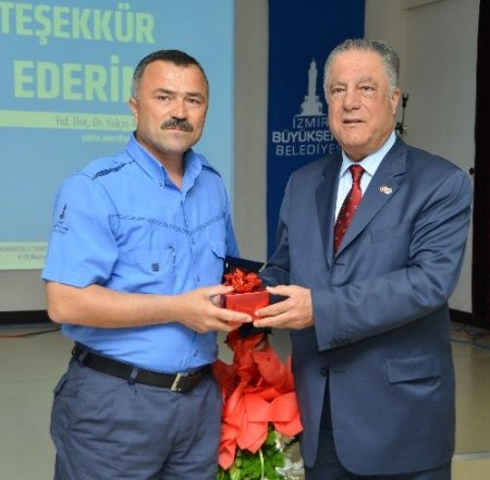 İzmir'de yılın şoförü ödülü, ESHOT'ta hiç kaza yapmayan şoföre verildi