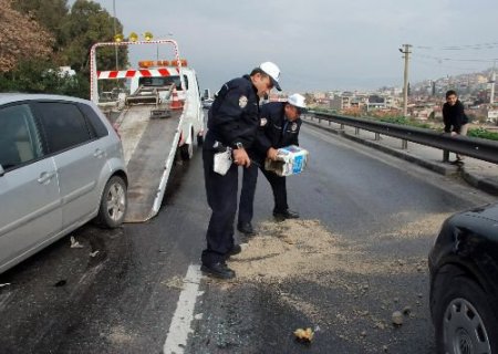İzmir'de Zincirleme Trafik Kazasında 12 Araç Birbirine Girdi