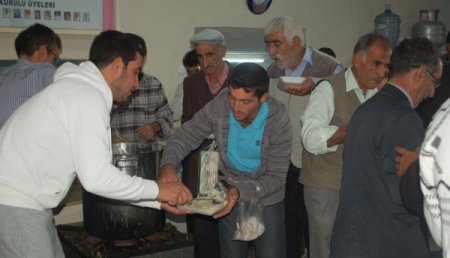 İzmir’deki Ağrılılar, bayramı 'halise' ile karşıladı