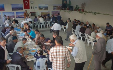 İzmir’deki Ağrılılar, bayramı 'halise' ile karşıladı