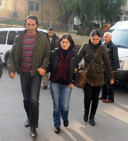 İzmir'deki DHKP-C operasyonunda 15 kişi gözaltına alındı (2)