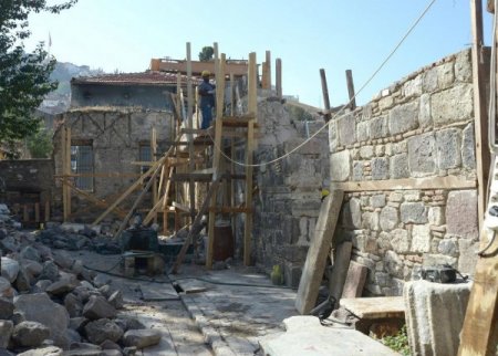 İzmir'deki Emir Sultan Türbesi'nde restorasyon devam ediyor