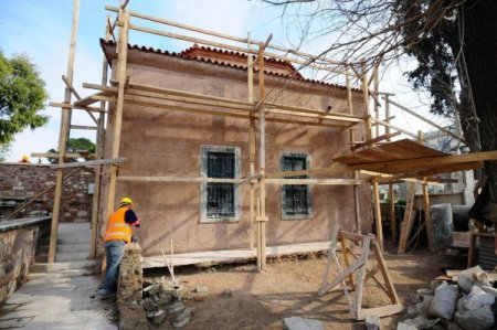 İzmir'deki Emir Sultan Türbesi'nde restorasyon devam ediyor