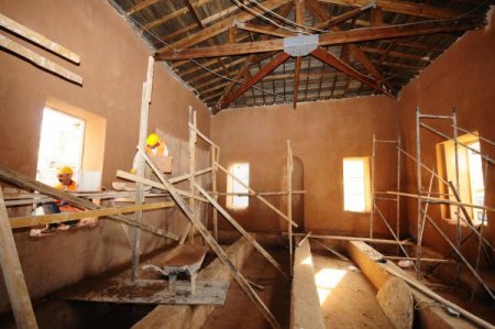 İzmir'deki Emir Sultan Türbesi'nde restorasyon devam ediyor