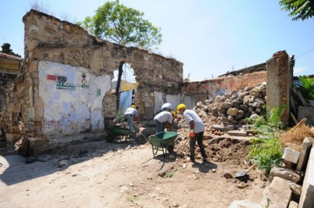 İzmir'deki Emir Sultan Türbesi'nde restorasyon devam ediyor