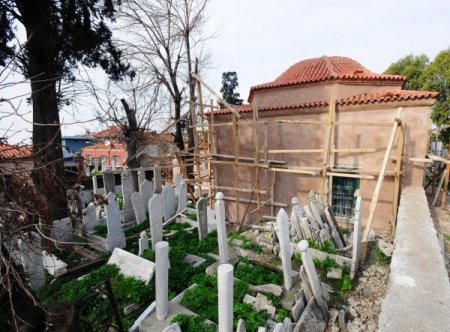 İzmir'deki Emir Sultan Türbesi'nde restorasyon devam ediyor