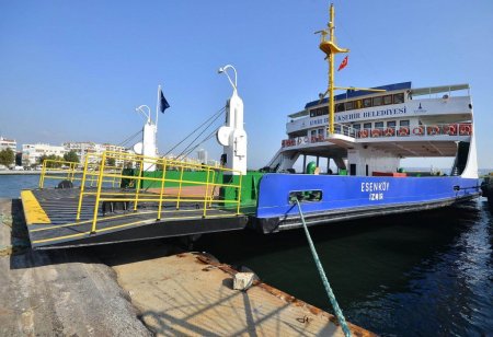 İzmir'deki Esenköy arabalı vapuru yenilendi