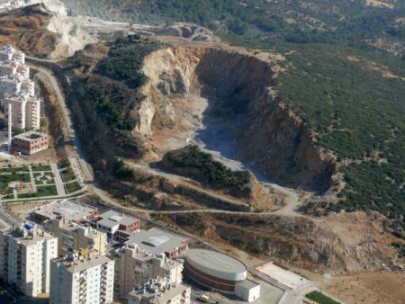 İzmir'deki Evka-7 moloz döküm sahasına kent ormanı kurulacak