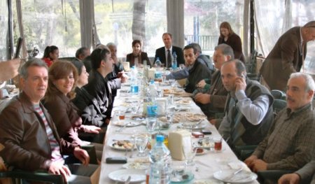 İzmir'deki Makedonya Göçmeni Adaya 22 Mahalle Muhtarı Destek Verdi
