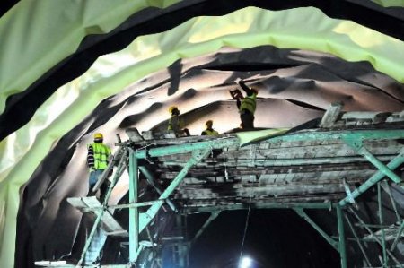 İzmir'deki Metro İnşaatında Riskli Yerler 45 Gün İçinde Betonlanacak