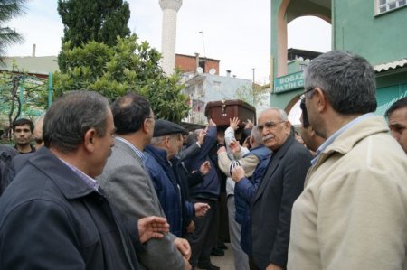 İzmir'deki Patlamada Hayatını Kaybeden Kurt Toprağa Verildi