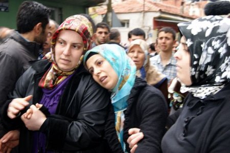 İzmir'deki Patlamada Hayatını Kaybeden Kurt Toprağa Verildi