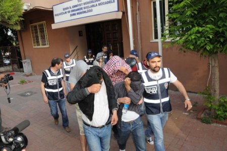 İzmir'deki Şantaj Operasyonu Zanlılarından 11'i Adliyede