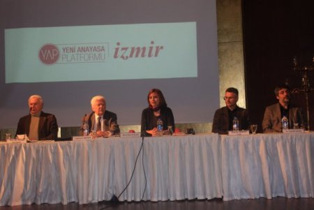 İzmir'deki 'Sivil Anayasa' Paneli Büyük İlgi Gördü