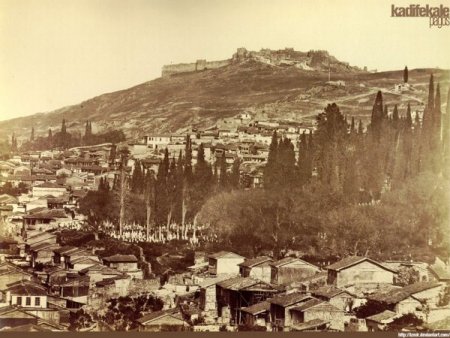 İzmir'deki tarihî Kadifekale'nin restorasyonu devam ediyor