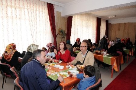 İzmir'den Van'a 'Gönül Elçileri' köprüsü kuruldu