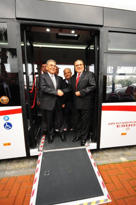 İzmir’e 300 yeni otobüs daha geliyor