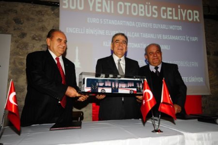 İzmir’e 300 yeni otobüs daha geliyor